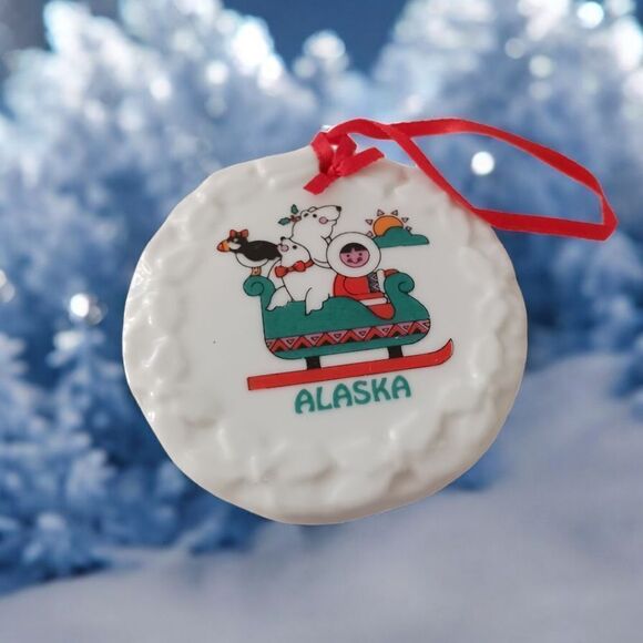 Vintage ALASKA Ceramic Ornament Christmas Eskimo Polar Bear Seal Sled Round 90s. - Picture 9 of 12